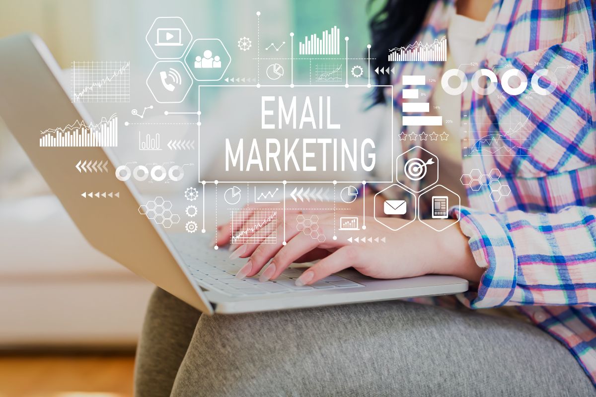 woman on computer doing email marketing